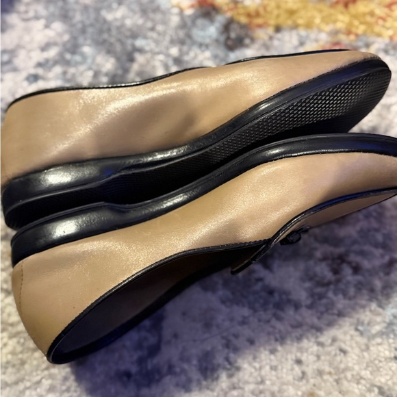 Chic Tan Loafers Travelette with Black Bow Accent Belgian Shoes - Picture 2 of 3